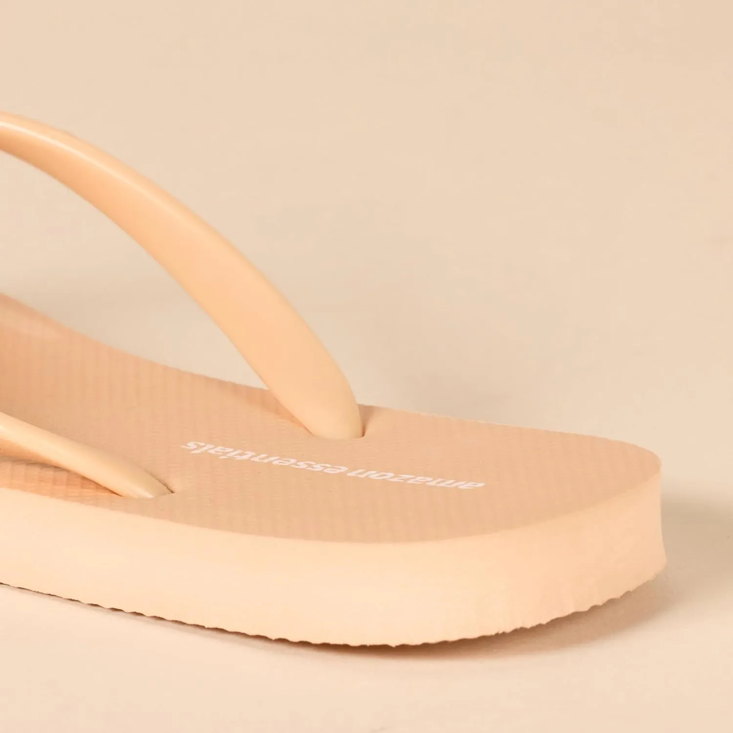 Amazon Essentials Women's Flip Flops, Pack of 3