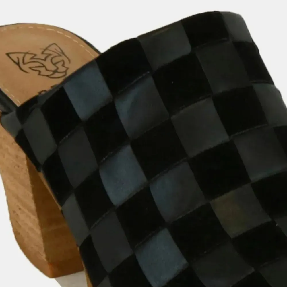 Beast Fashion Woven Checkerboard Block Heel Mule Shoes
