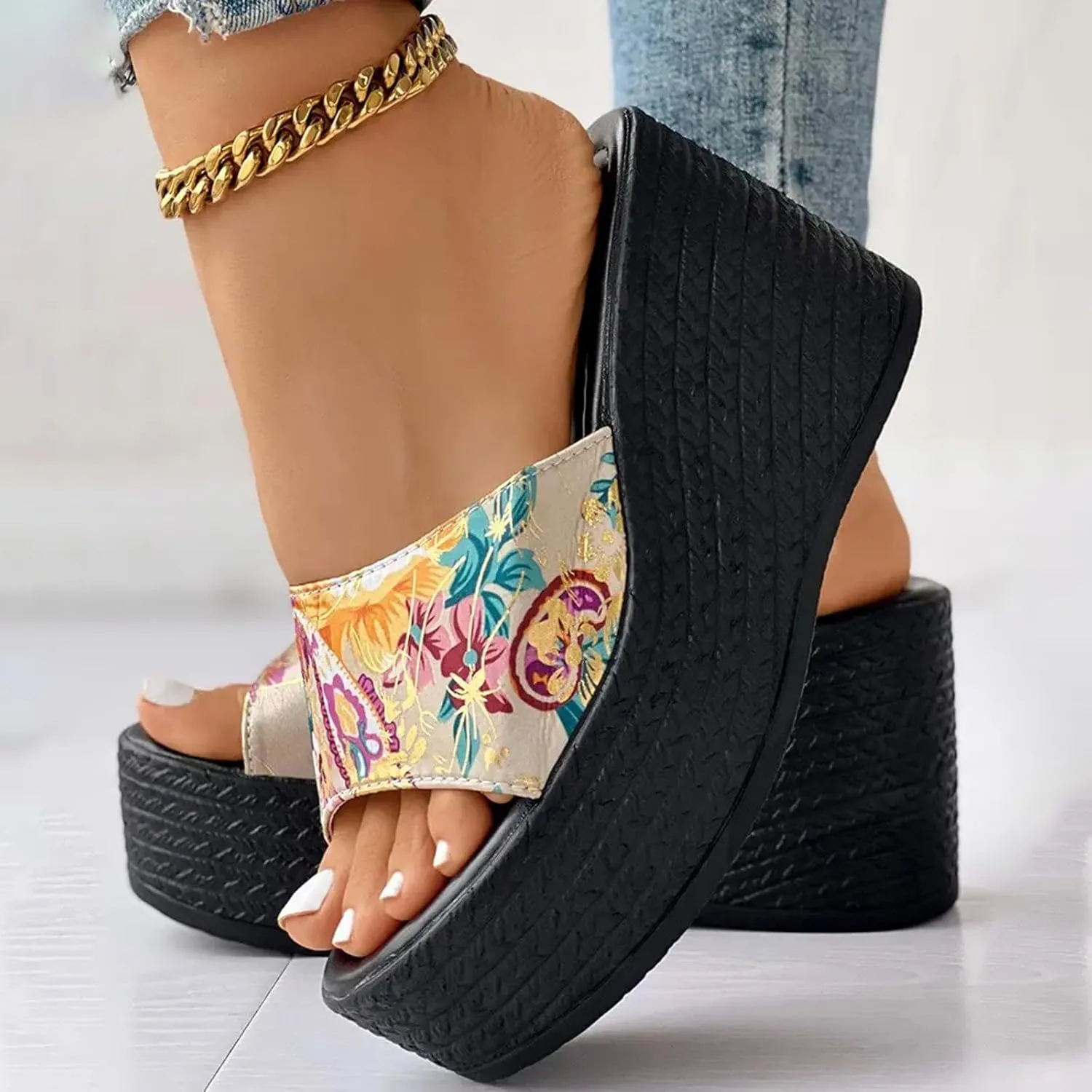 Cool Slippers Female Soft Soled Non Slip Wear Resisting Flat Beach Flops Lady Sandals Closed Toe Sandals Women Athletic