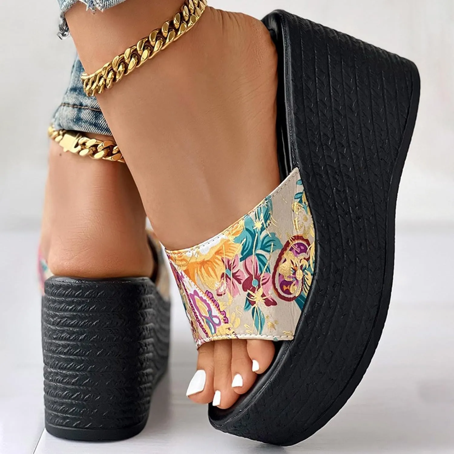Cool Slippers Female Soft Soled Non Slip Wear Resisting Flat Beach Flops Lady Sandals Closed Toe Sandals Women Athletic