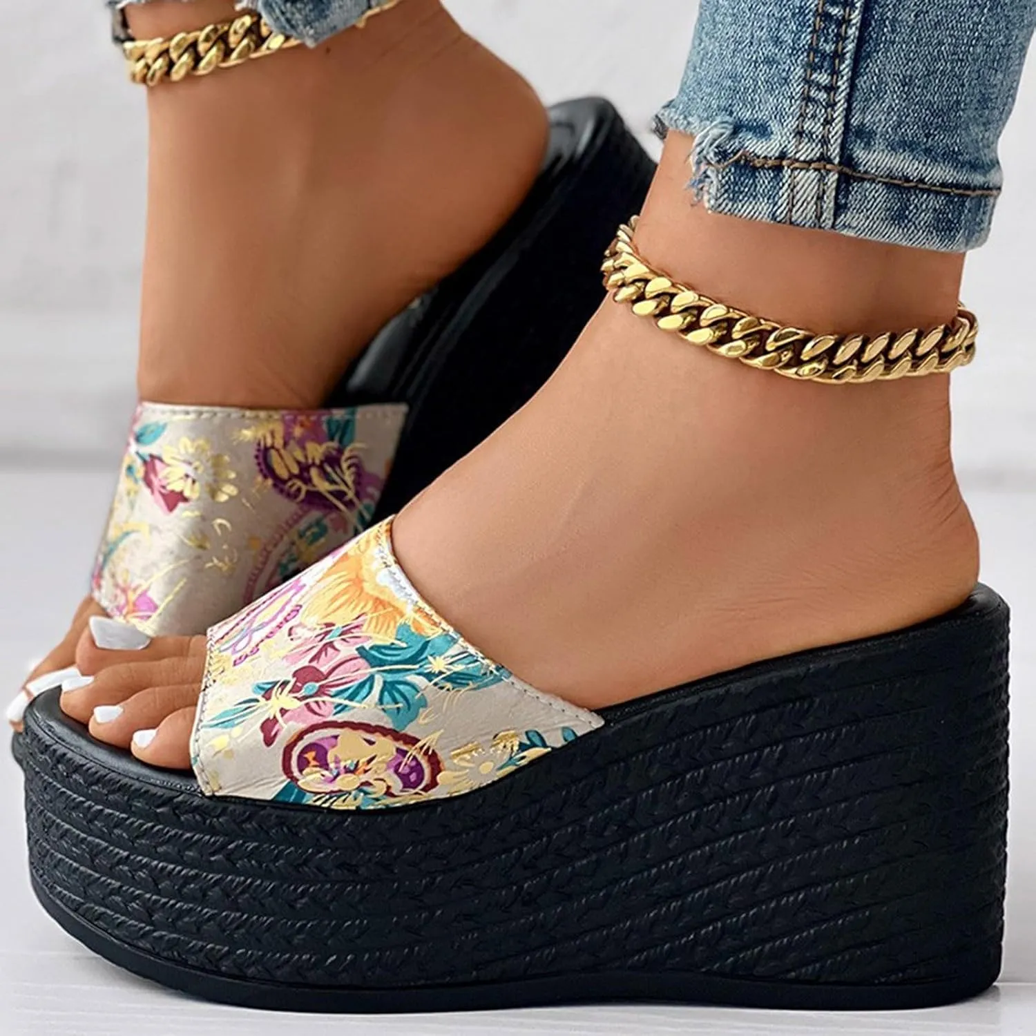 Cool Slippers Female Soft Soled Non Slip Wear Resisting Flat Beach Flops Lady Sandals Closed Toe Sandals Women Athletic