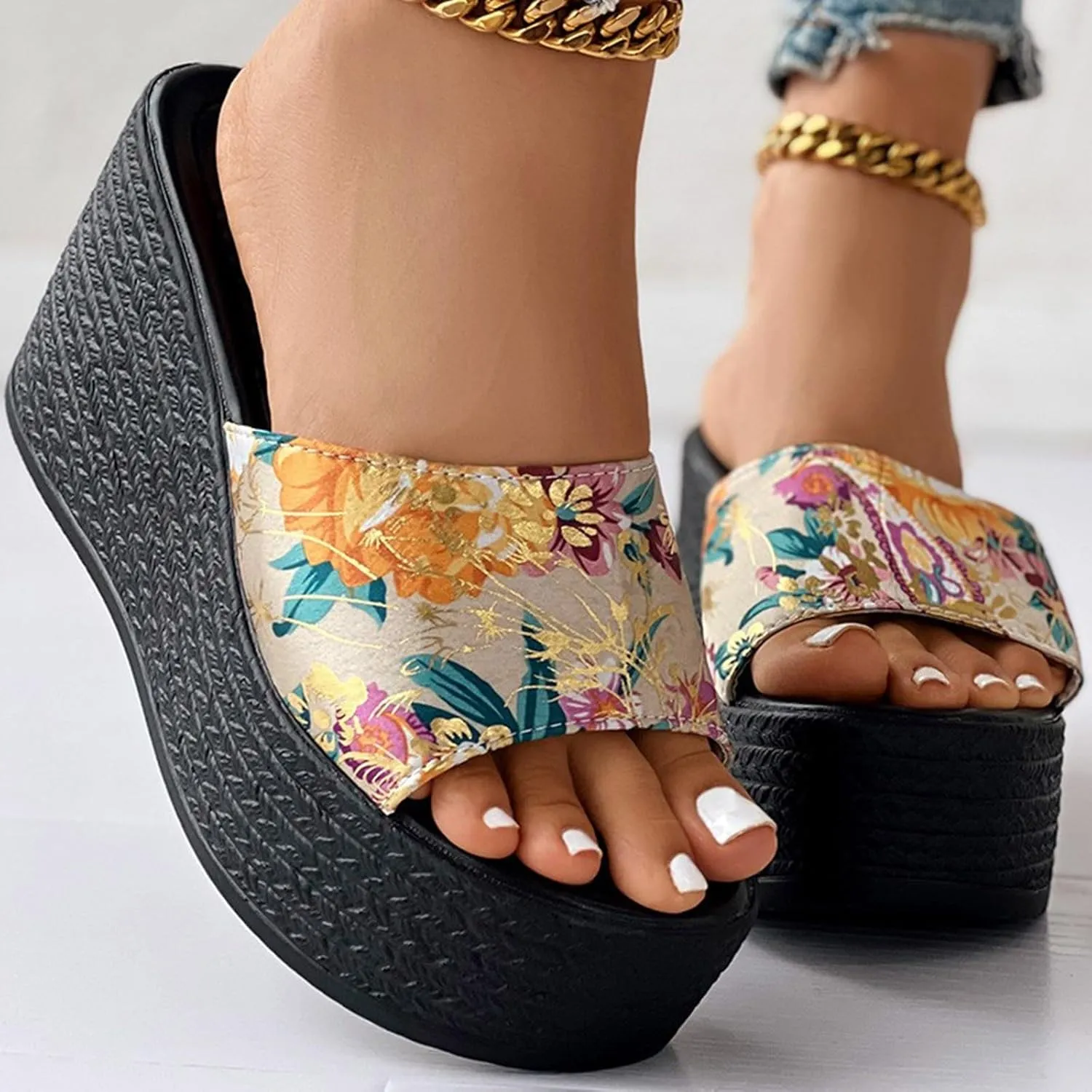 Cool Slippers Female Soft Soled Non Slip Wear Resisting Flat Beach Flops Lady Sandals Closed Toe Sandals Women Athletic
