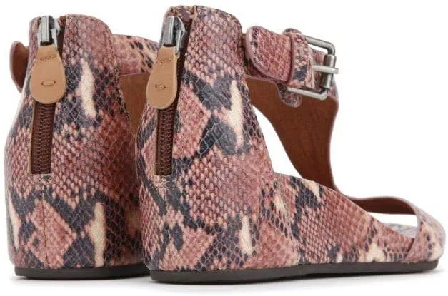 Gentle Souls by Kenneth Cole Women's Gisele Slide Wedge Sandal