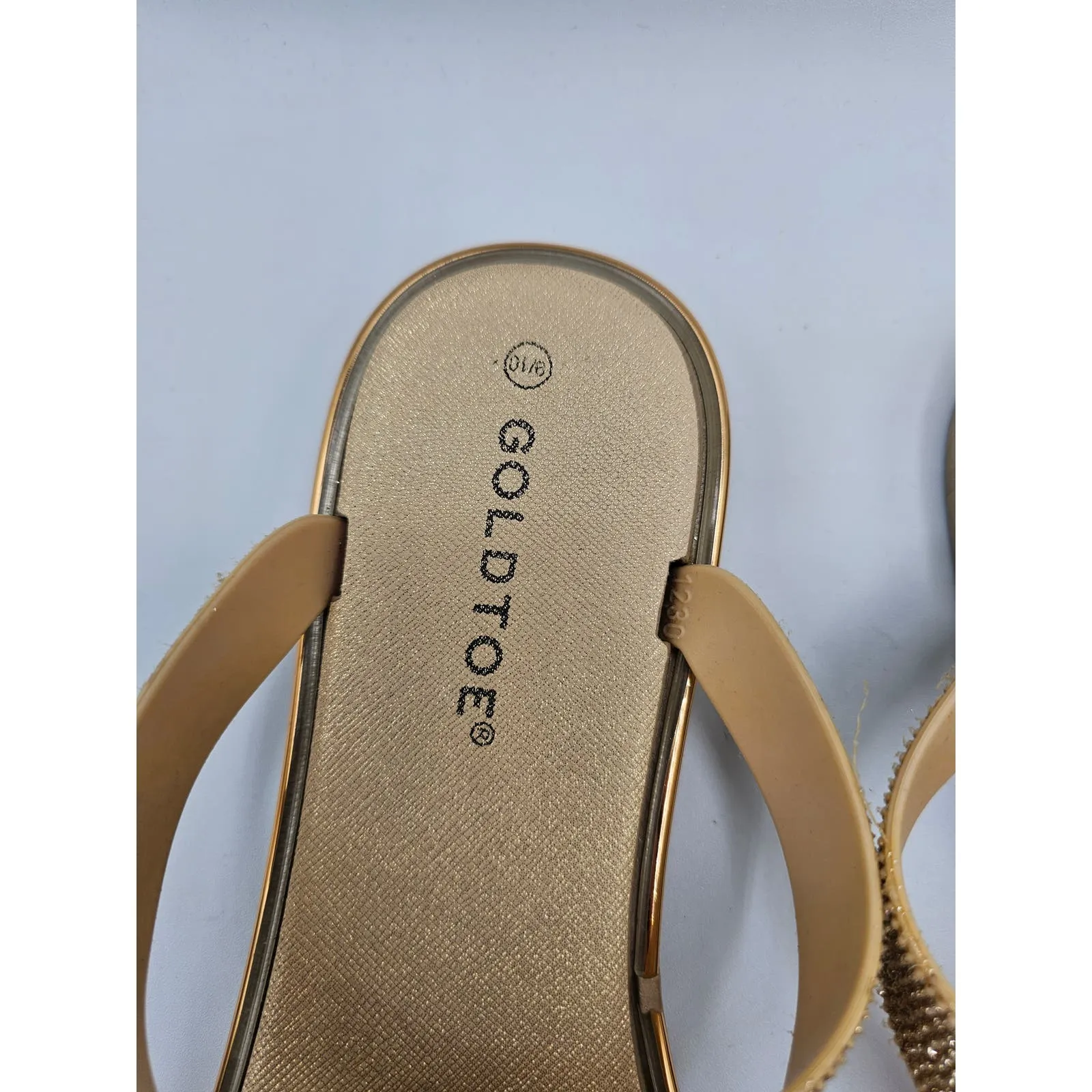 GOLDTOE Womens Sz 9/10 Flip Flop Sandals Gold Glitter Rhinestone