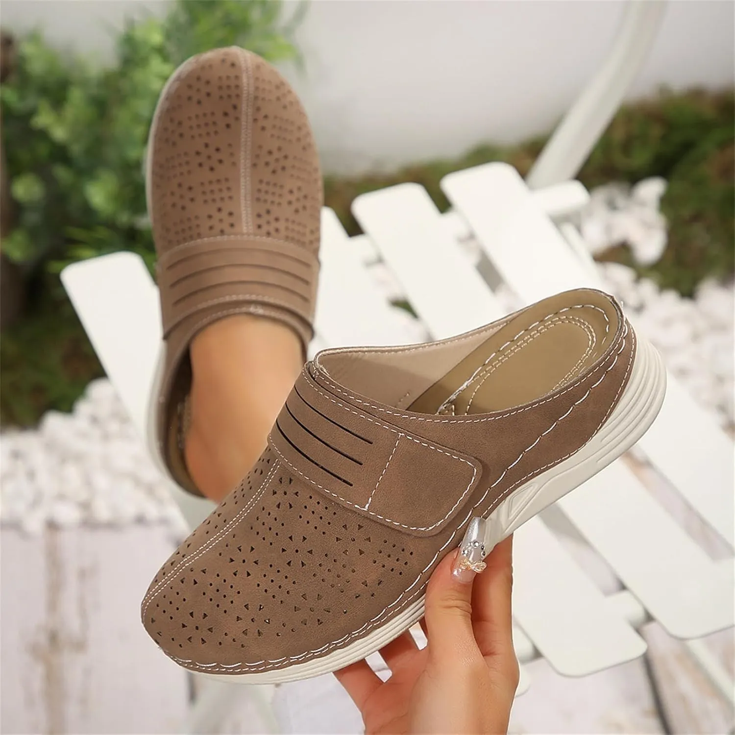 Kubbon Clogs for Womens Slip-On Flat Mule Shoes Comfortable Outdoor Mule Orthopedic Leather Clog Breathable Closed Toe Sandals Summer Wedge Shoes