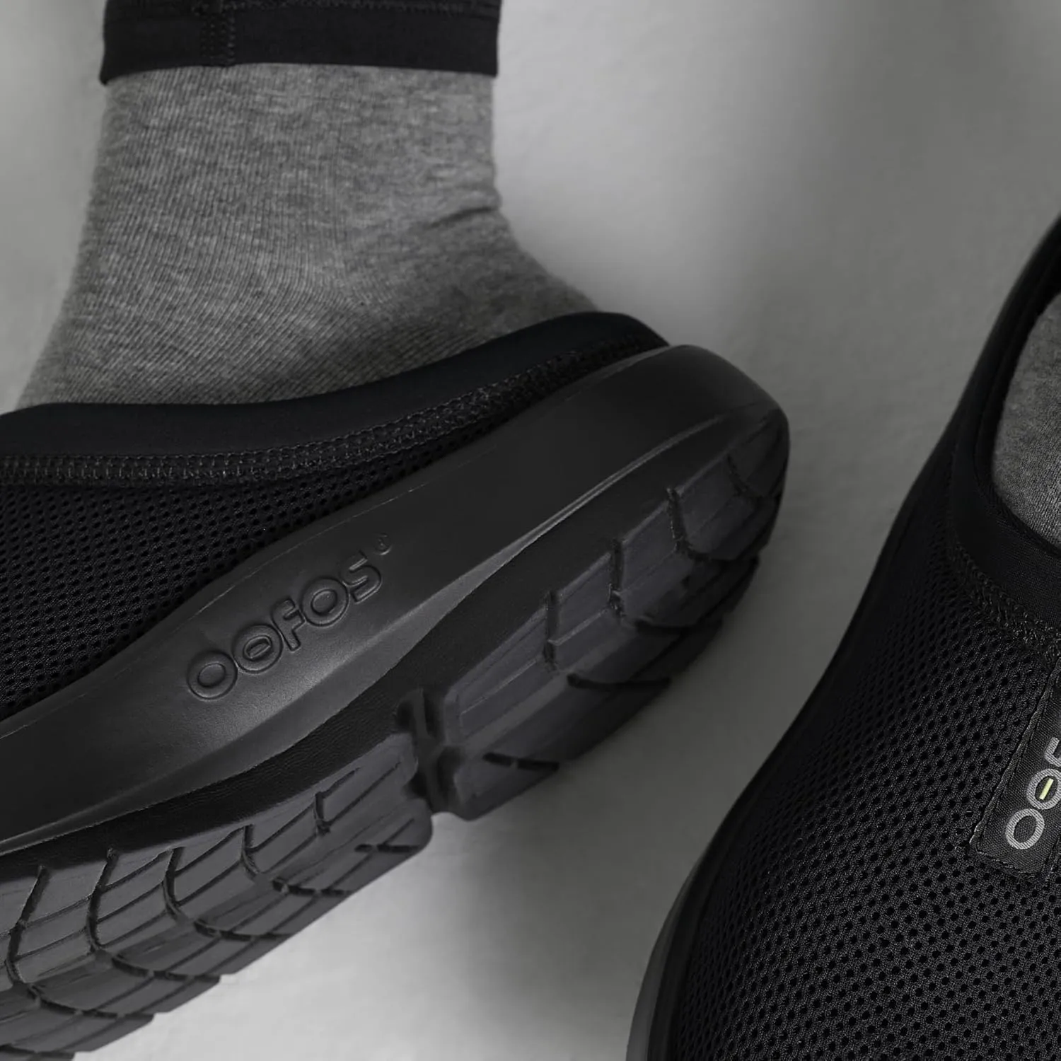 OOFOS Men's Oocoozie Sport Mule Shoe