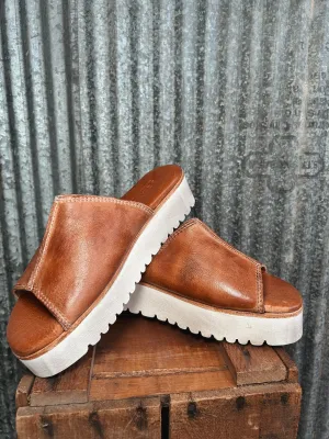 The Bedstu Fairlee II {Tan Rustic}