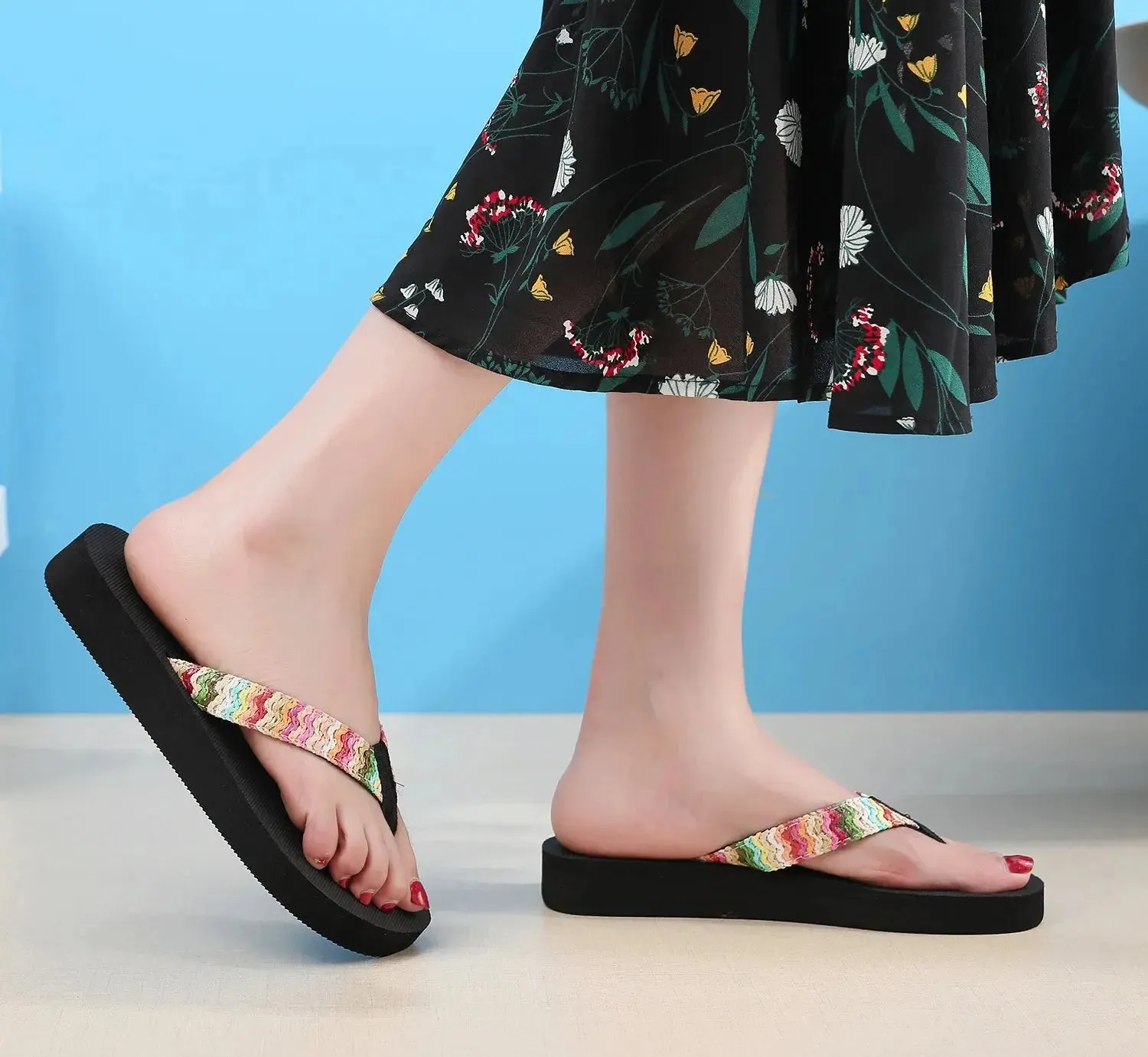 Women Slippers Fashion Flat Sandals Outdoor Leisure Flip Flops Travel Beach Slippers Ladies Flat Flip-flop Slides